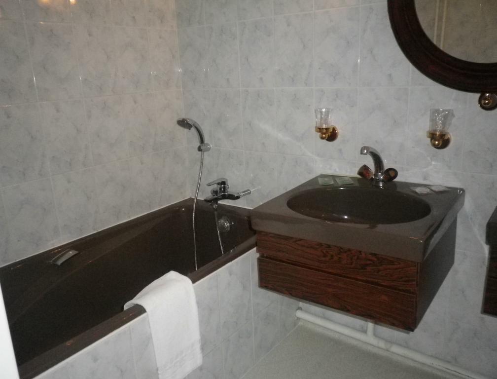 Logis-Cit'Hotel Des Vosges 5 Rue De La Gare Obernai Ruang foto
