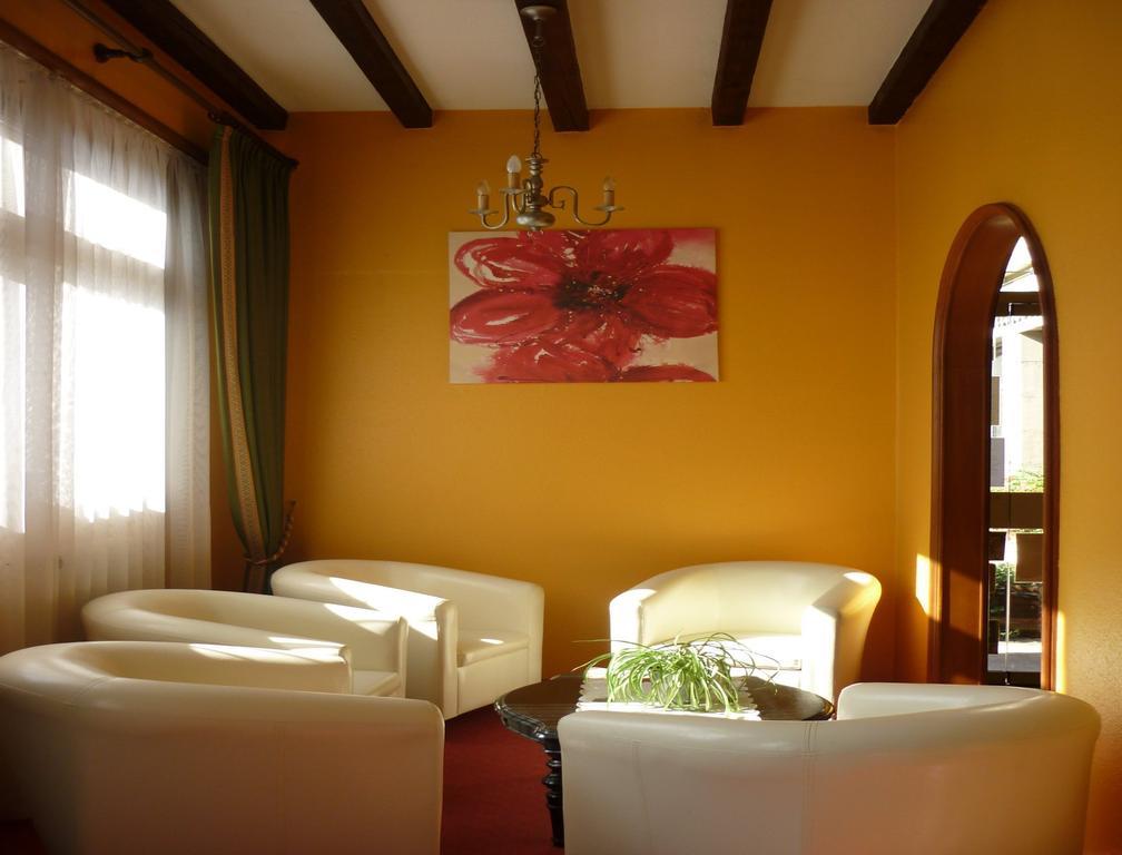 Logis-Cit'Hotel Des Vosges 5 Rue De La Gare Obernai Bagian luar foto